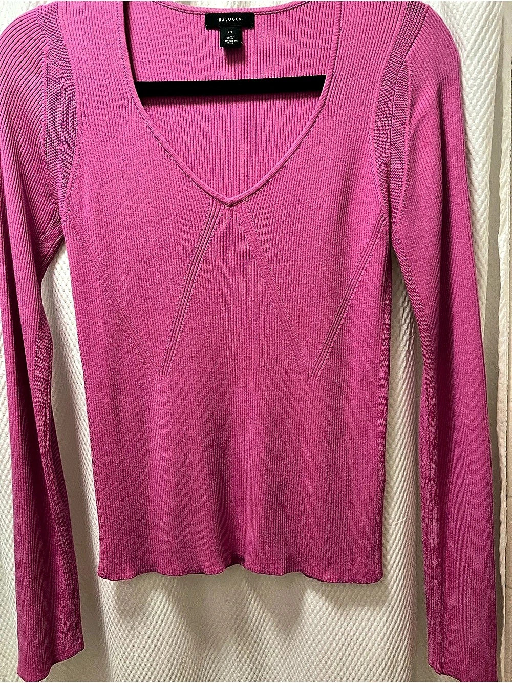 Halogen V-Neck Sweater in Pink Size Medium Like New